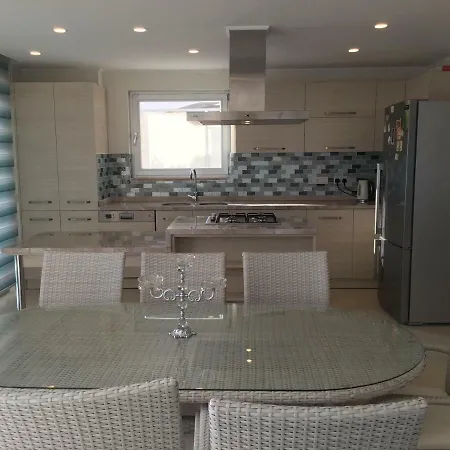 Exclusive 5 Beds Joy Villa