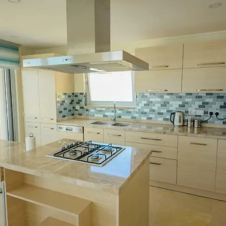 Exclusive 5 Beds Joy Villa